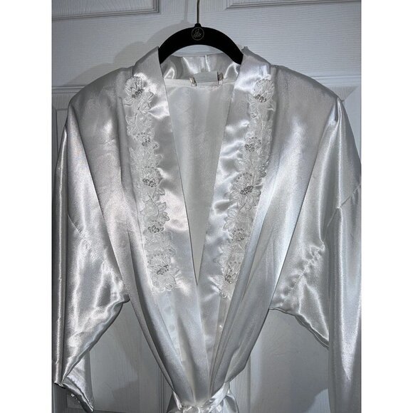 Vintage CALIFORNIA DINASTY White Satin Sexy Bridal Kimono Robe Embellished - Picture 3 of 12